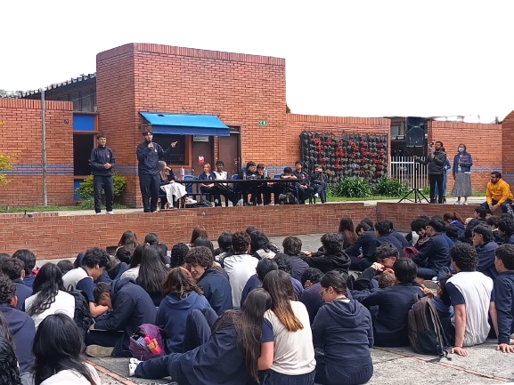 Fotografía reunión integrantes comunidad IPN